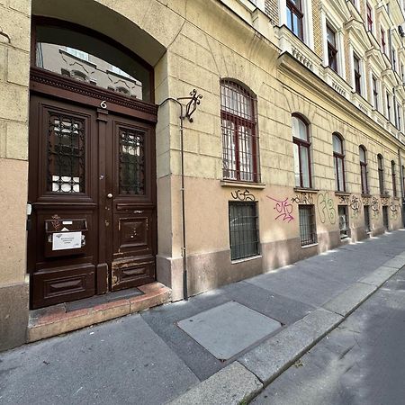 Charming Art Deco Style Apartment In The Heart Of Boedapest Buitenkant foto