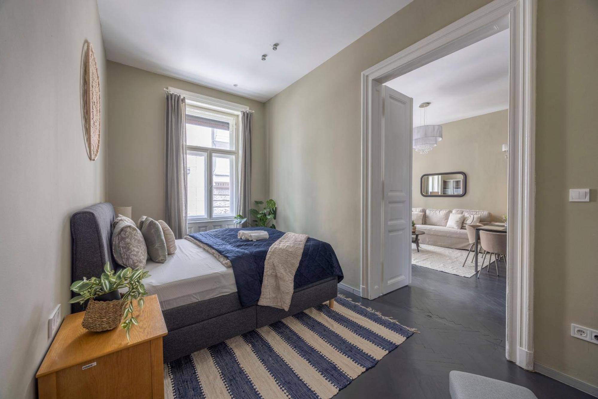 Charming Art Deco Style Apartment In The Heart Of Boedapest Buitenkant foto
