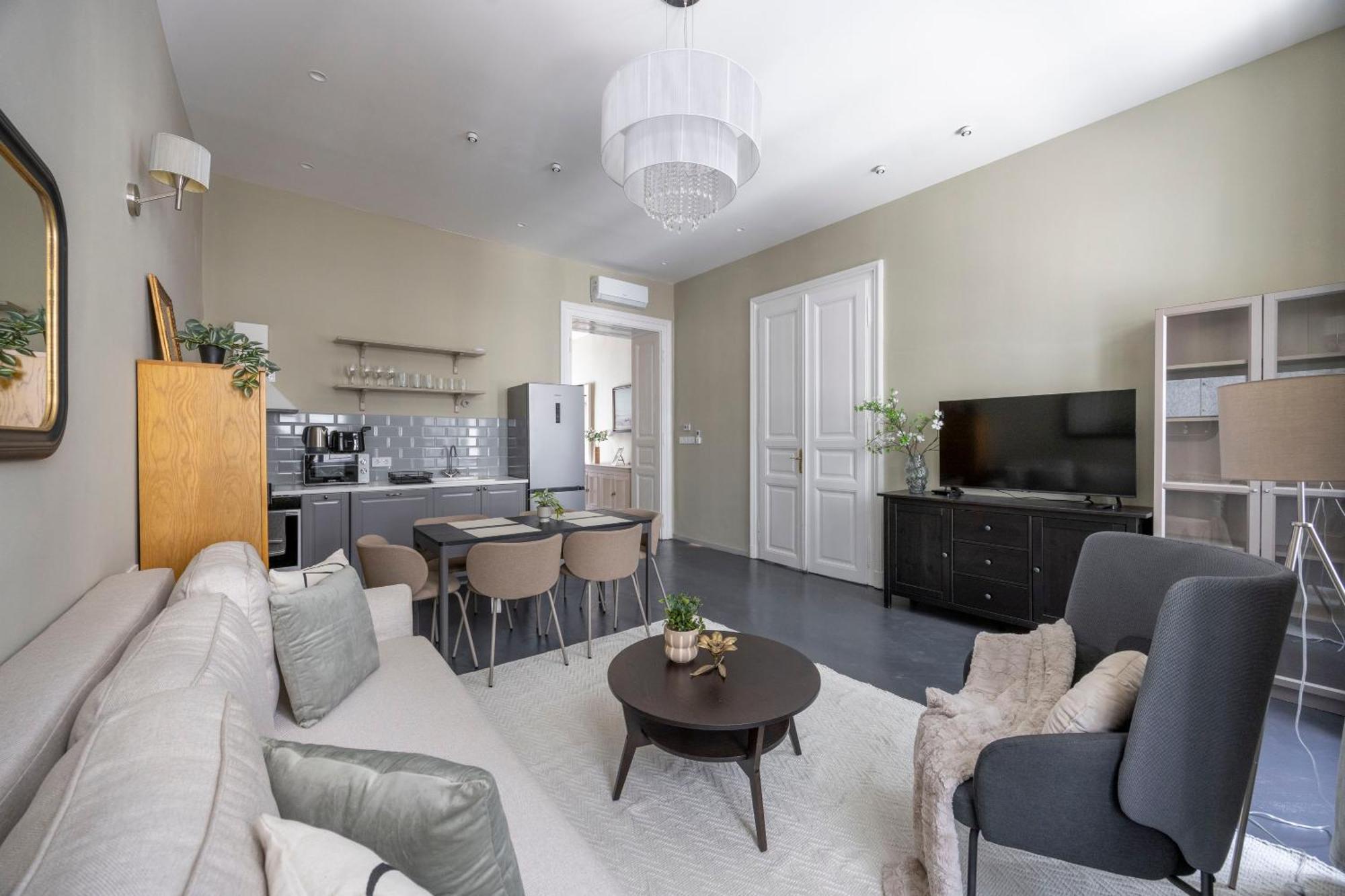 Charming Art Deco Style Apartment In The Heart Of Boedapest Buitenkant foto